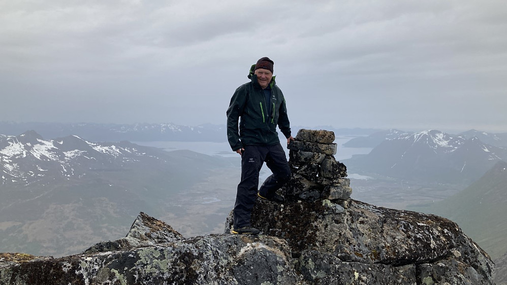 En god fornøyd Knut Sverre på Skrivartinden 890 moh!