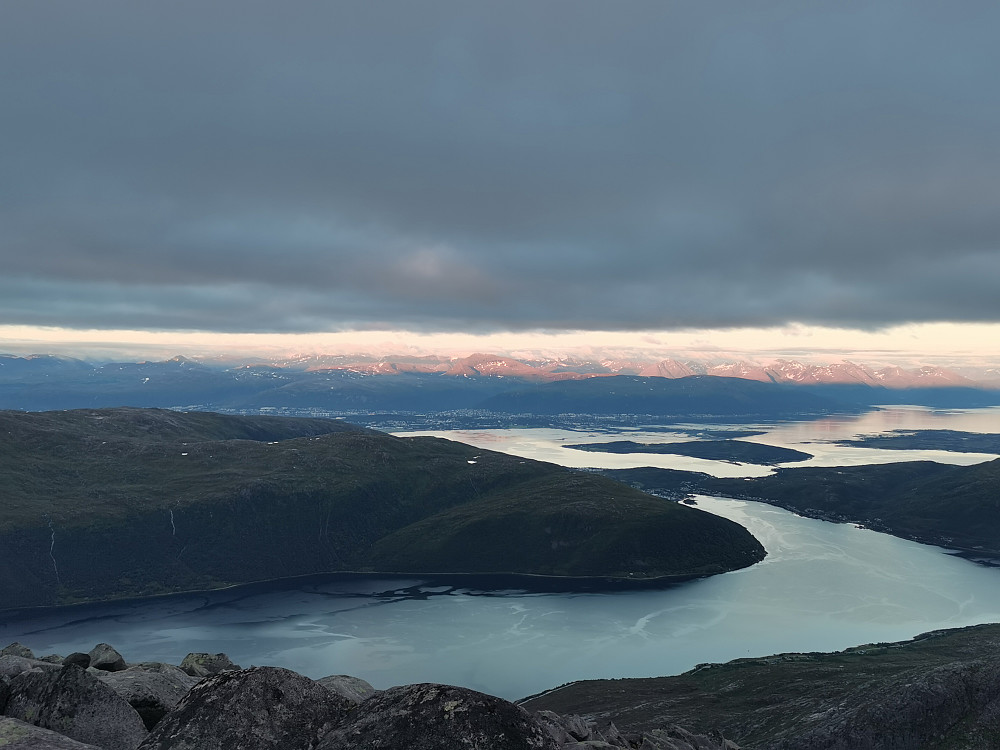 Utsikt sørøst, bla Tromsø