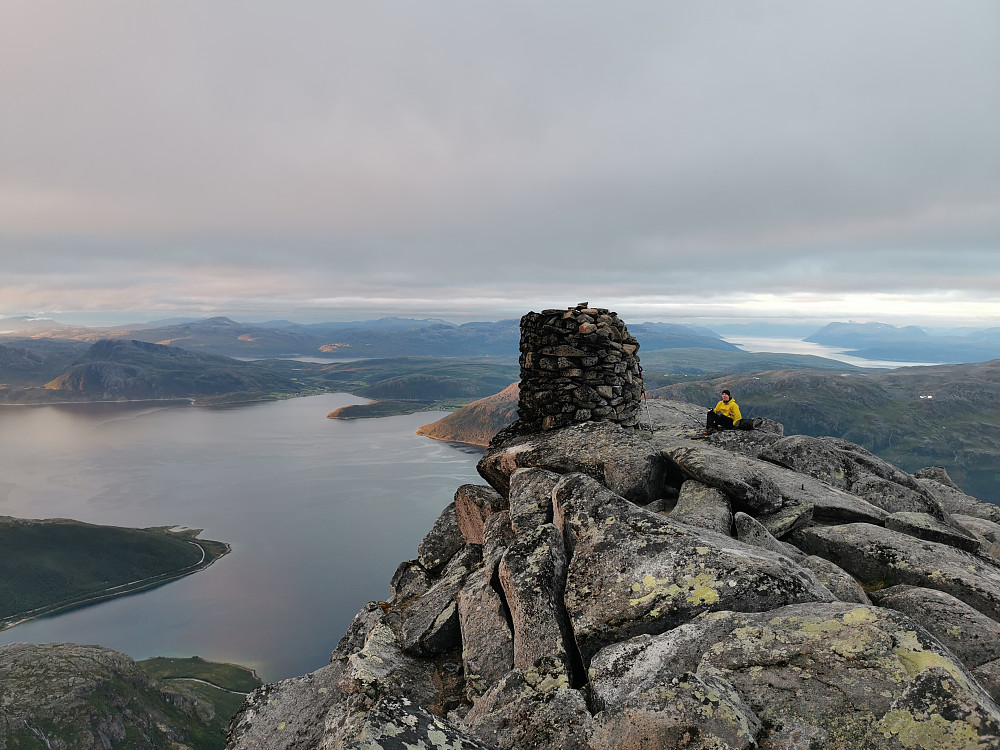 Toppvarden sett fra (marginalt) høyeste punkt