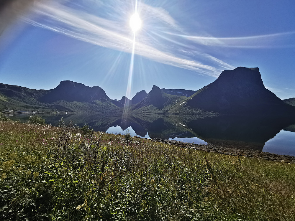 Bergsfjorden og "fjellstrøka innafor"; særdeles lovende morgen! 