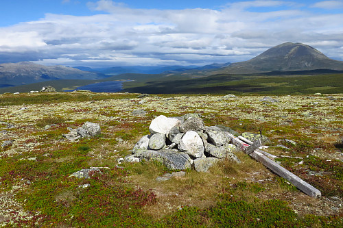 Gråhø (1157m) mot Muvatnet og Heidalsmuen.
