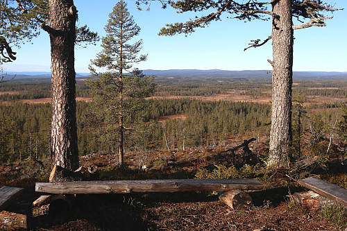 Gutåsen. Utsikt mot Snørvillen og Nattrudstilen