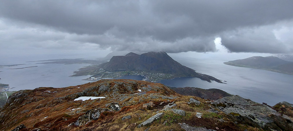 Utsikt mot Otrøya fra toppen av Bløkallen. En flott tur med "mye vær".