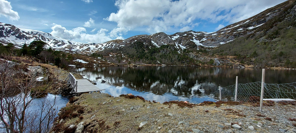Idyllisk rundt Heggedalsvannet
