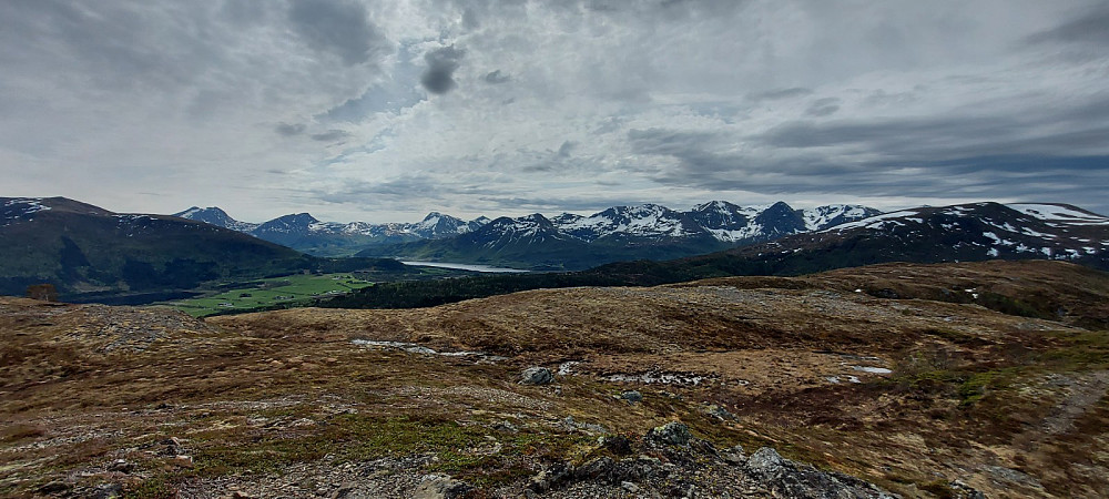 Nåsavatnet, Sandnestindan og Kvannfjellet
