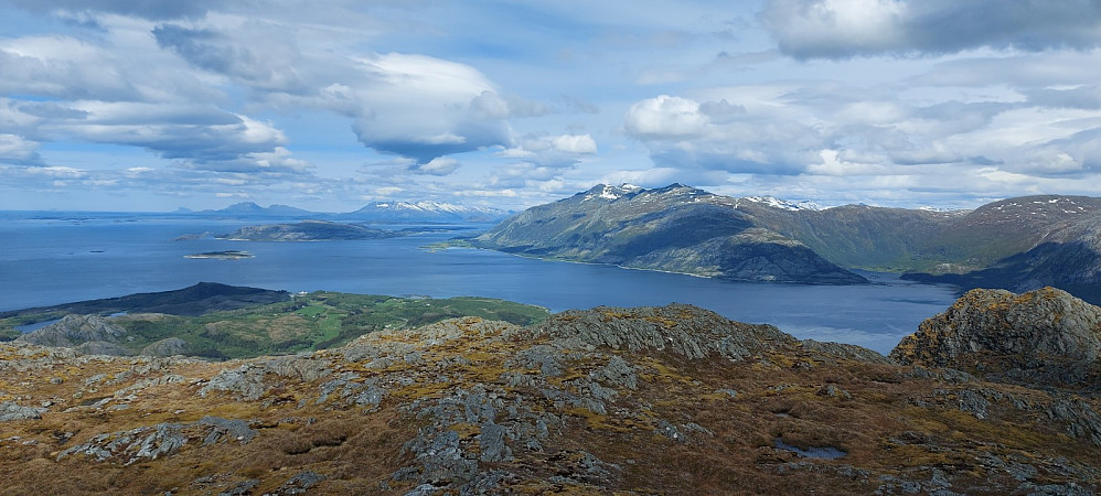 Nordover mot De syv søstre og Dønna