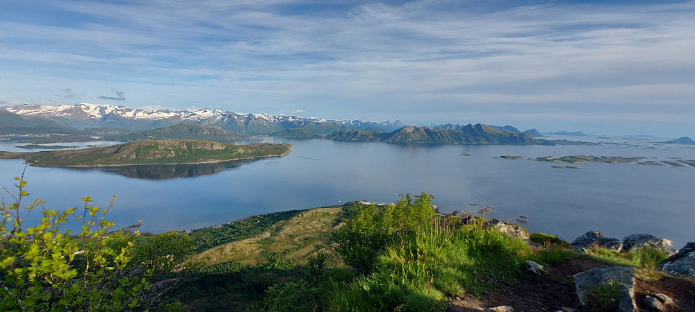Fantastisk utsikt fra Horntinden mot bl.a. Bolga, Meløy og Mesøy
