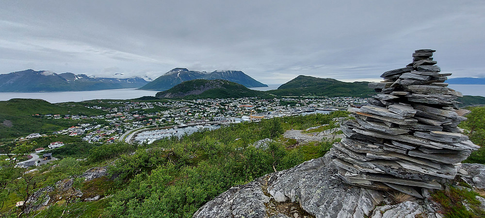 Skjervøy med Brusen og Lailafjellet i bakgrunn
