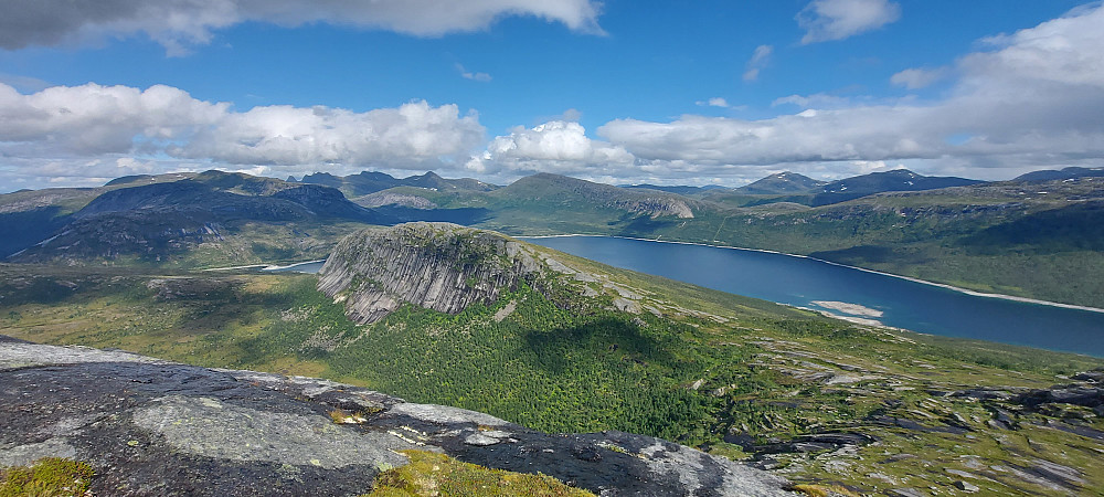 Utsikt over til Tverrfjellet og Rekvannet