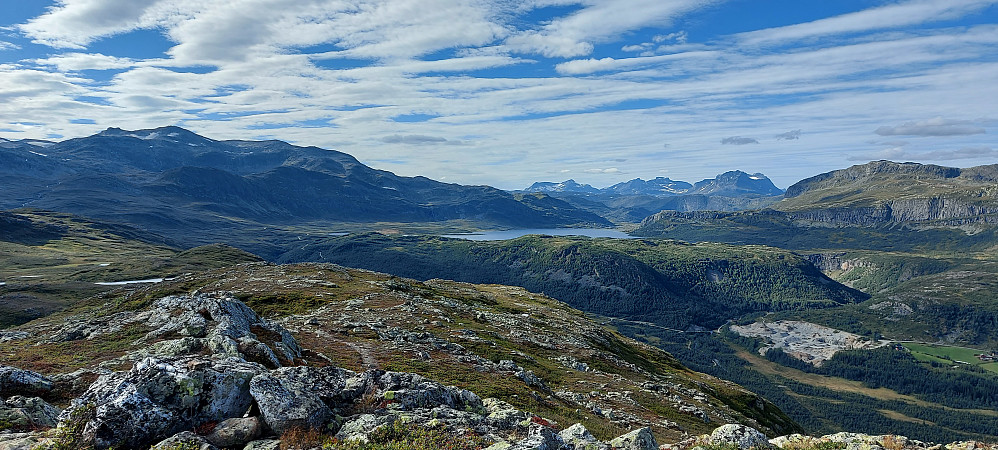 Nordvestover mot Mugnetind og Jotunheimen 