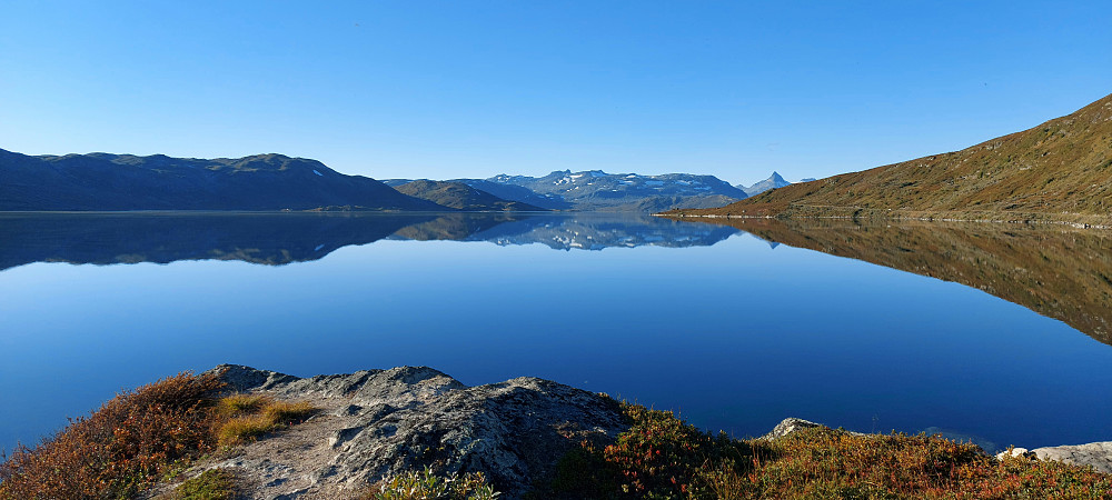 Nydelig utsikt fra parkeringsplassen på en flott høstdag