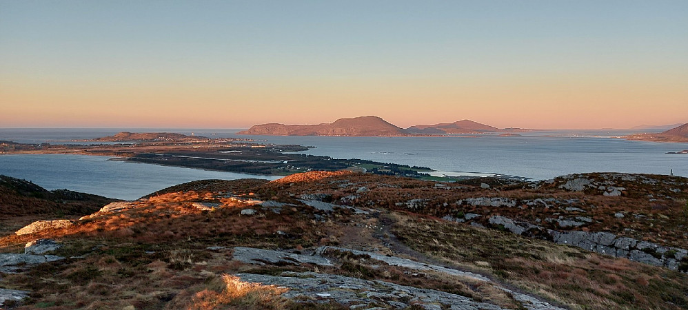 Nordover mot Vigra, Lepsøya og Haramsøya