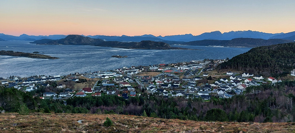 Nedover mot Nordstranda på Valderøya