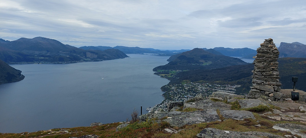 Utover Voldsfjorden