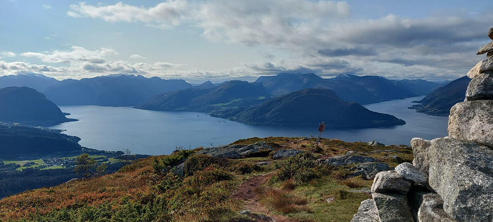 Utsikt mot Folkestad, Austefjorden og Dalsfjorden 