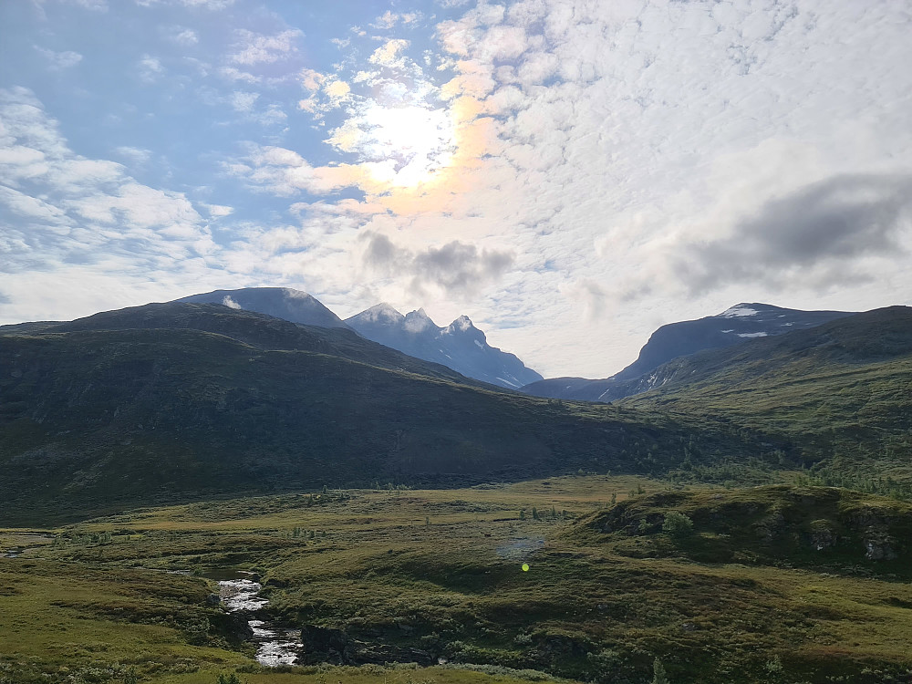 Mot Skagastølstindane fra stistart