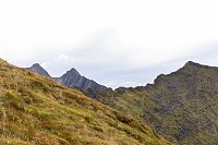 Ryggen mot Tverrfjellet, sett fra Tverrfjellet Aust. Saudehornet i bakgrunnen.