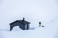 Tverråhytta, 1070 moh. Ikke tilgjengelig uten nøkkel frå Skjåk Almenning(må bookes).