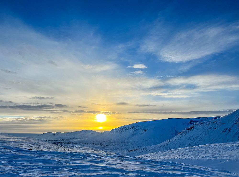 Sola er på vei ned - takk for følget i dag