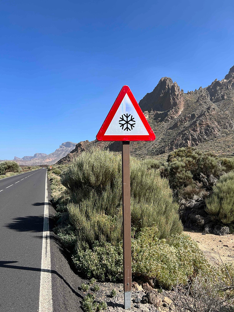 Disse fareskiltene må vel snarligst importeres inn til Norge ;-)