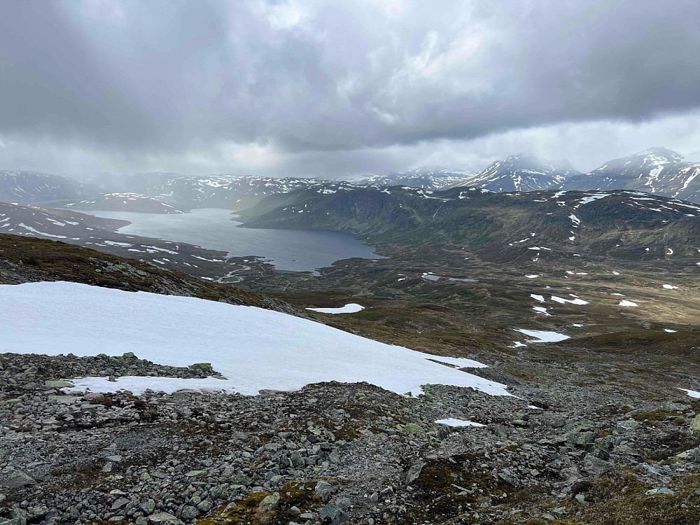 Deilig med snøflanker på vei ned