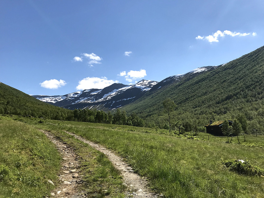 Inn mot Holtasetra.