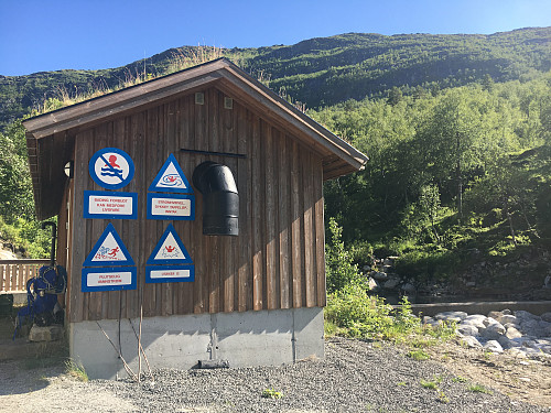 Demning ved enden av Rossåvegen
