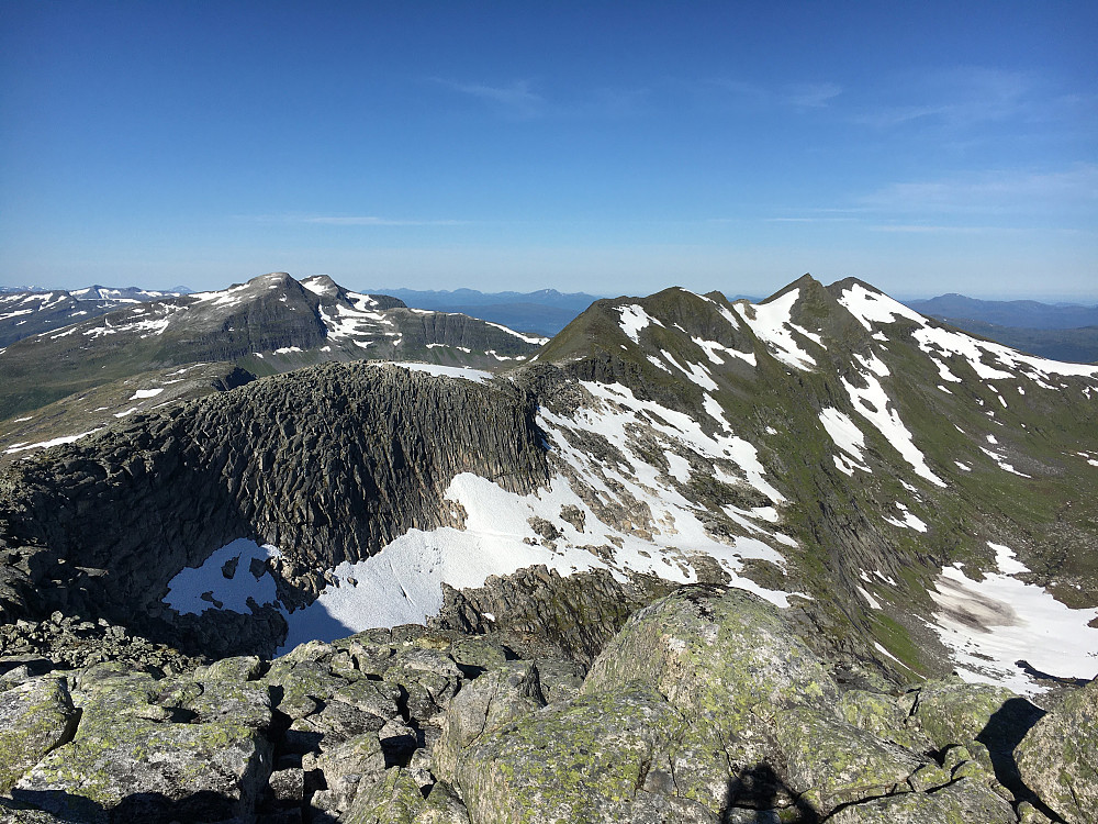 Trollhøttatraversen sett fra hovedtoppen.