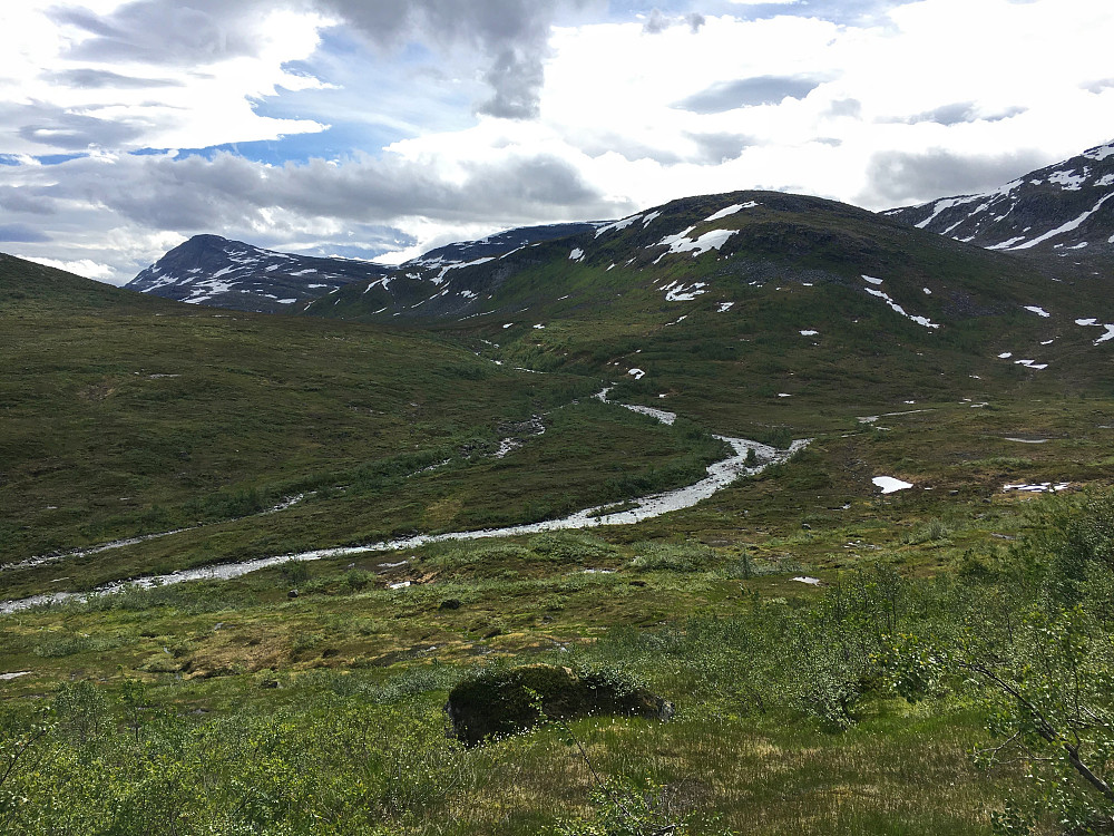 Fagerlidalsbekken var flomstor og vanskelig å passere.