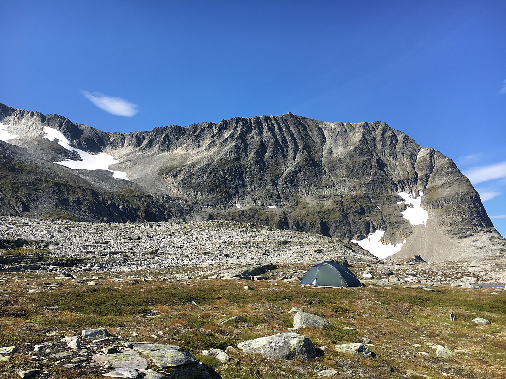 Camp ved foten av Storsalen