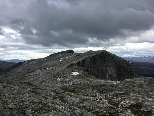 Klingfjellet med stup ned mot Sunndalen.