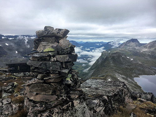 Kringlehøa med utsikt mot Renndalskamman og Innerdalen i bakgrunnen.