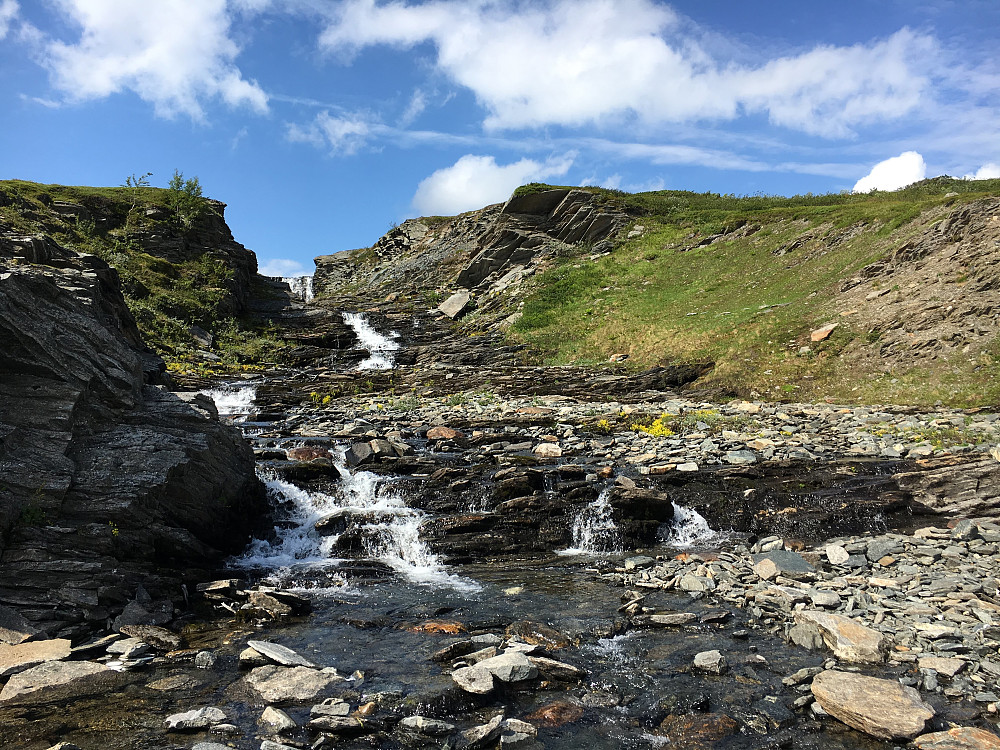 Idyllisk opp Halsbekkdalen i retning mot Fluren.