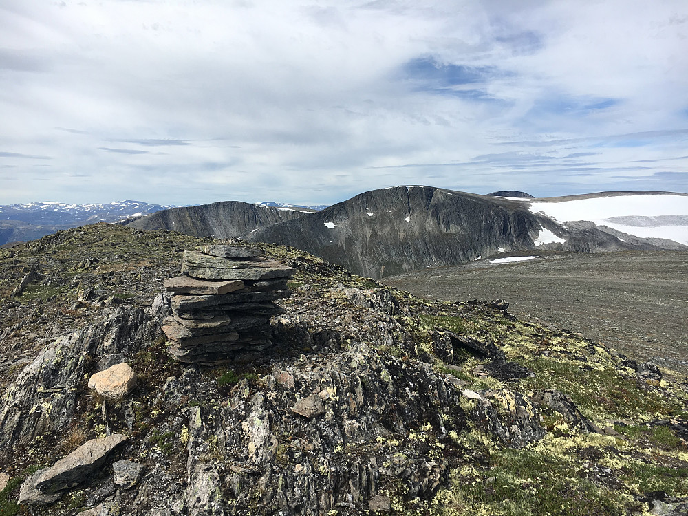 Svorundfjellet sett fra Gjerdhøa. Jeg valgte å gå opp langs breen på høyre side.