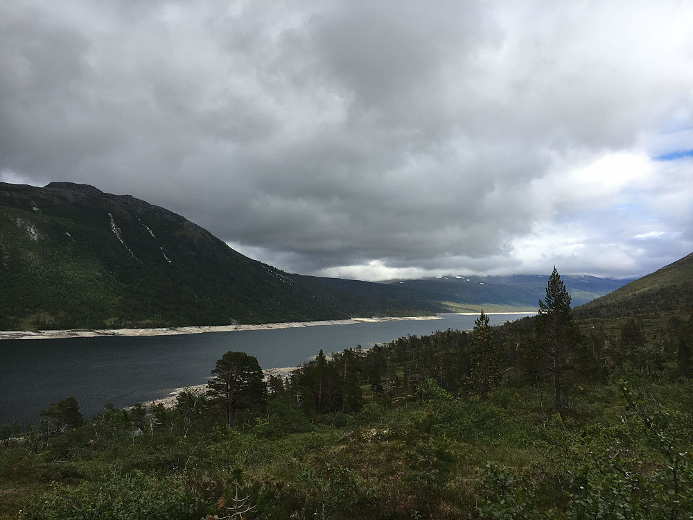 Greit vær på vei opp fra Gråsjøen til camp ved Svartvatnet.