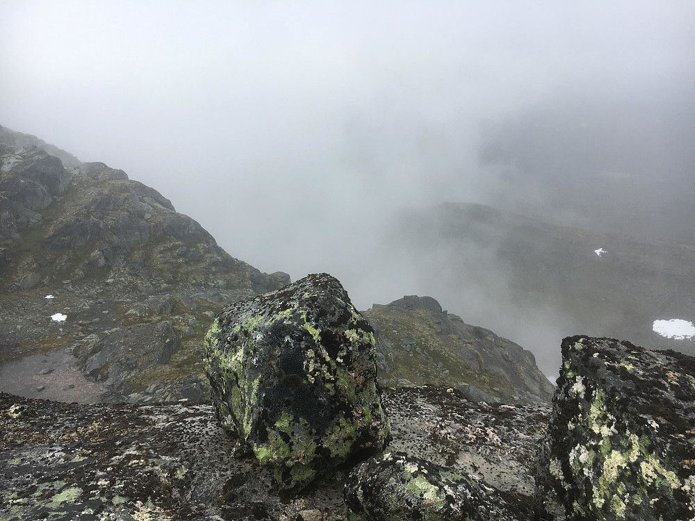 Bratt ned fra Snota Ø