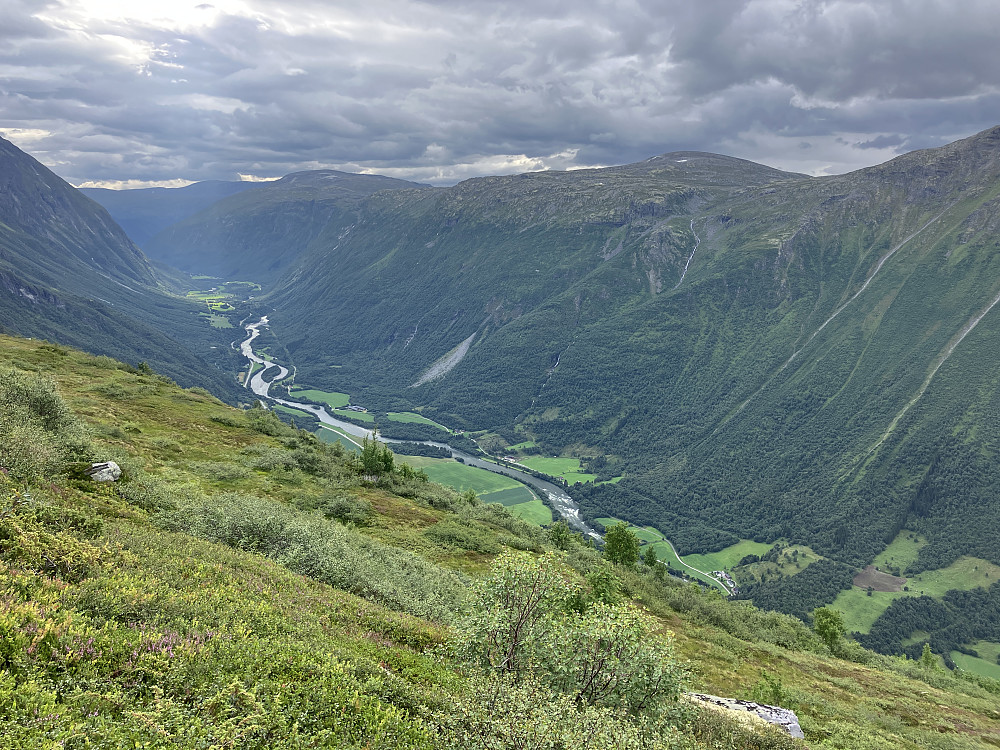 Utsikt opp Sunndalen mot Gjøra.