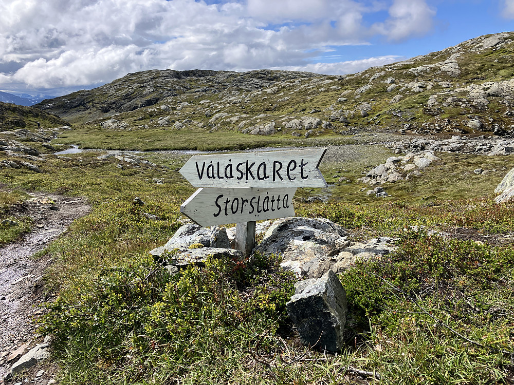 Det er flere mulige veivalg både opp til og ned fra Resfjellet.