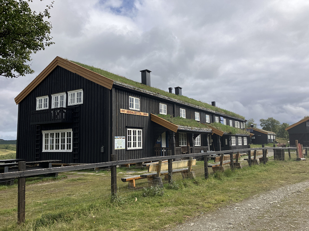 Jøldalshytta ankommet og det er klart for matpakke nummer en.