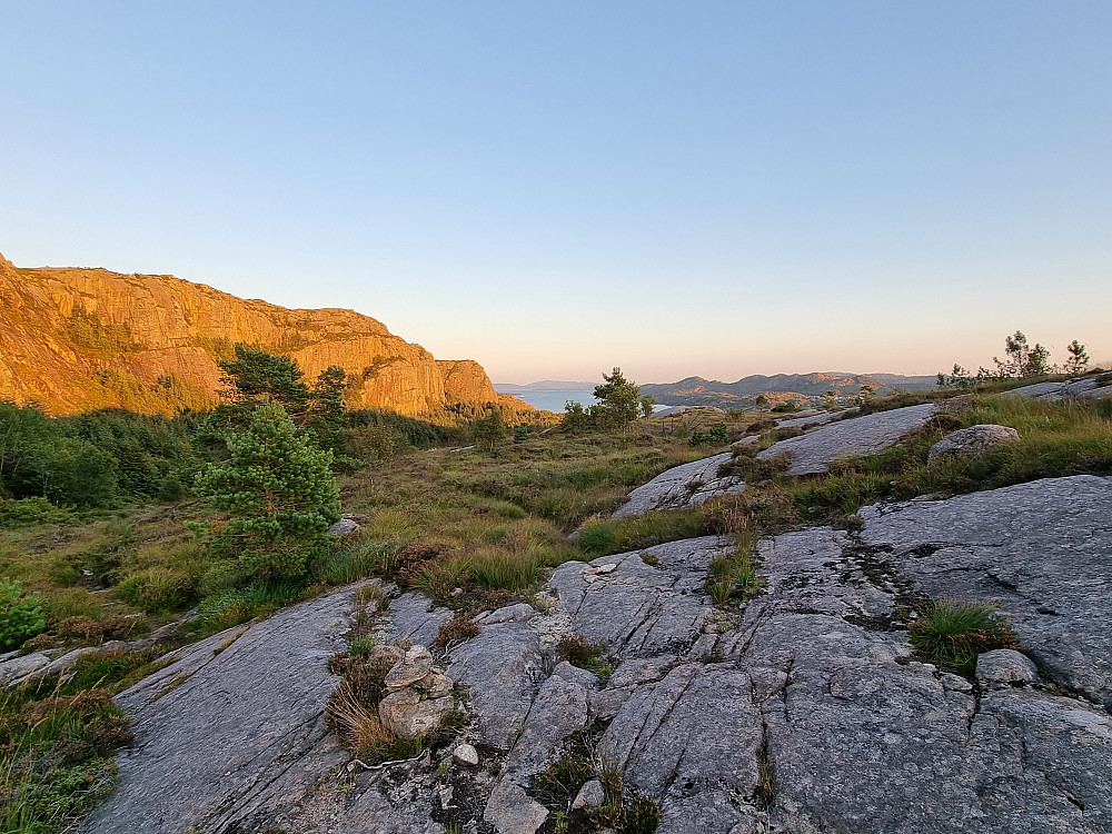 På vei mot Haganesfjellet. Bildet er tatt mot sør, et stykke nord for Ørnanipa. Haganesfjellet ligger til vernstre utenfor bildet.