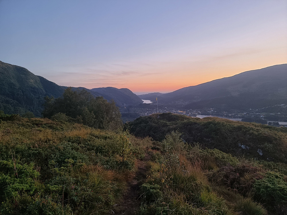 Fra Vemånen mot sørvest. Grimevatnet i bakgrunnen.