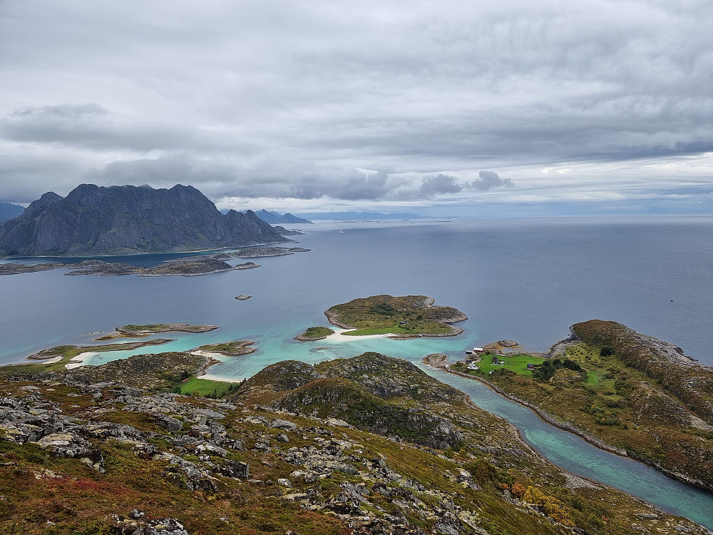 Fra Høgskrova. Øyva Litlmolla til venstre
