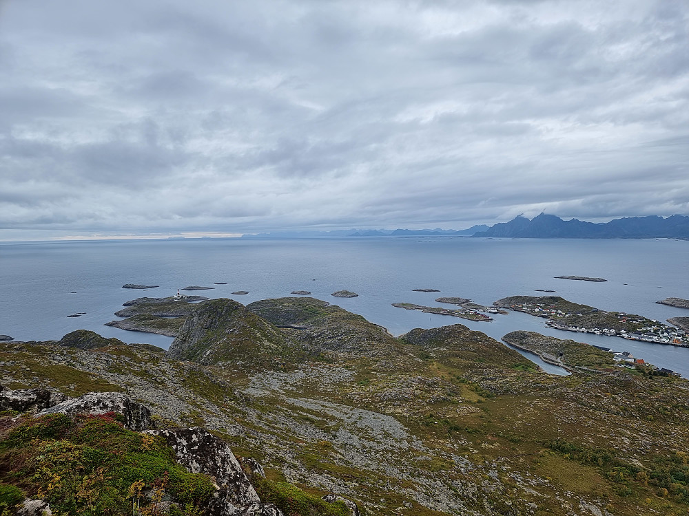 Fra Høgskrova mot sørvest. Lofotodden i det fjerne.