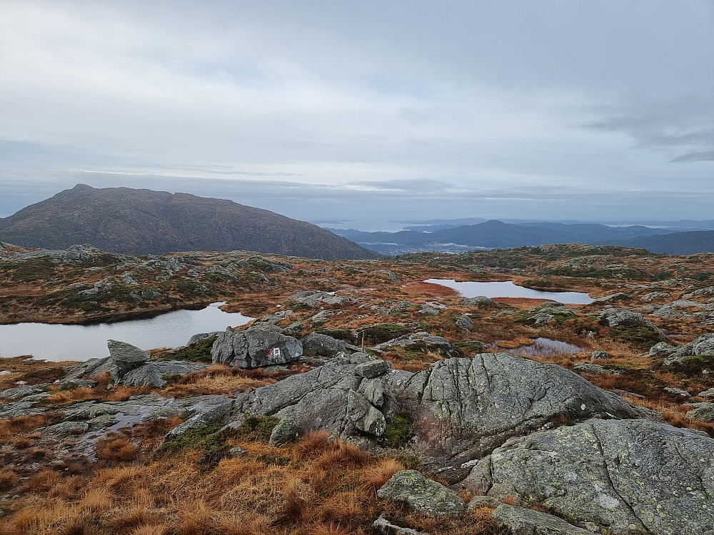 Fra Rødsfjellet mot sørvest. Møsnuken til venstre. Lyshornet til høyre for midten.