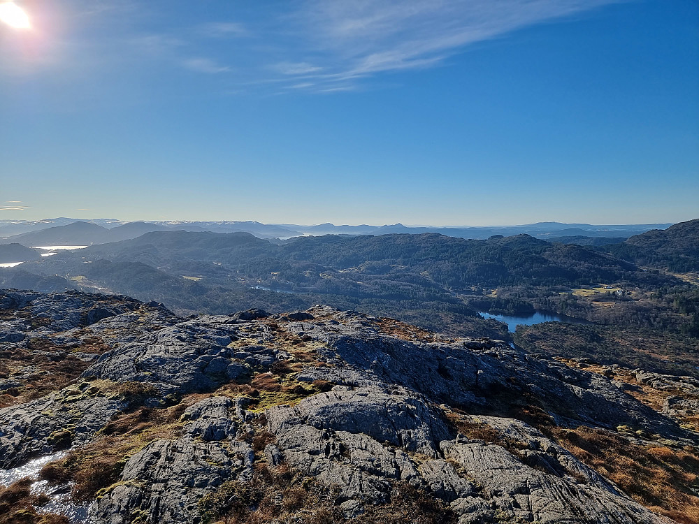 Fra Gaustadfjellet mot sør. Håøytoppen i venstre bildekant, med Veten i Åsane bakenfor til høyre.