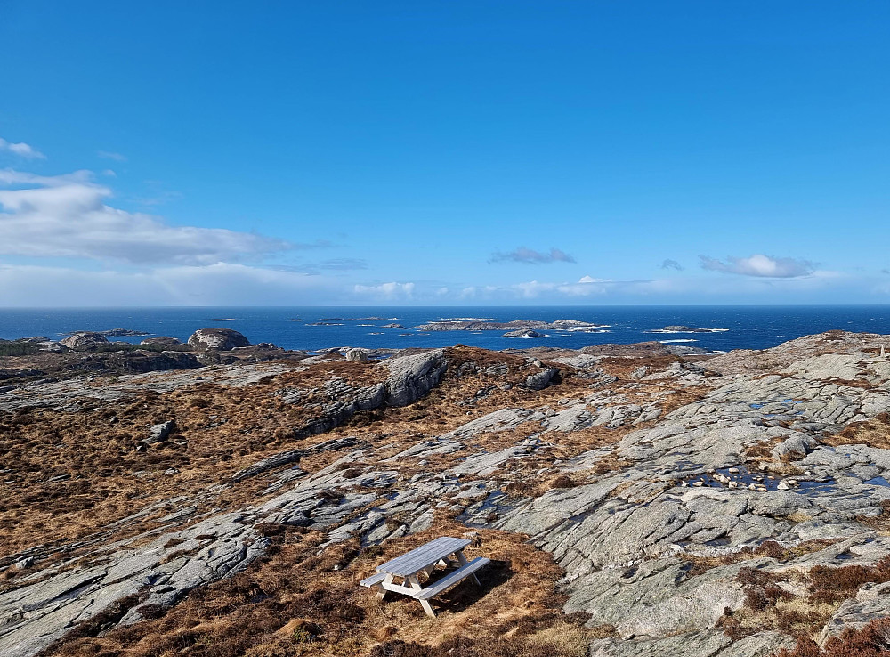 Fra Lynghovdo. Lyngøyna i bakgrunnen.