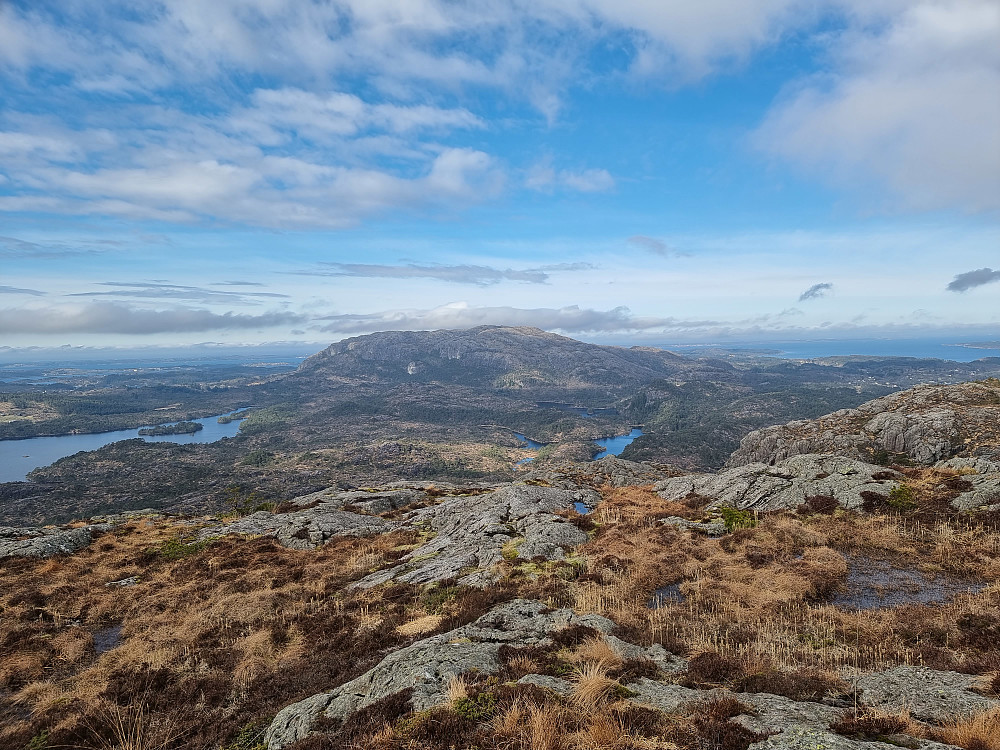 Fra Øyjordsfjellet. Eldsfjellet i midten.