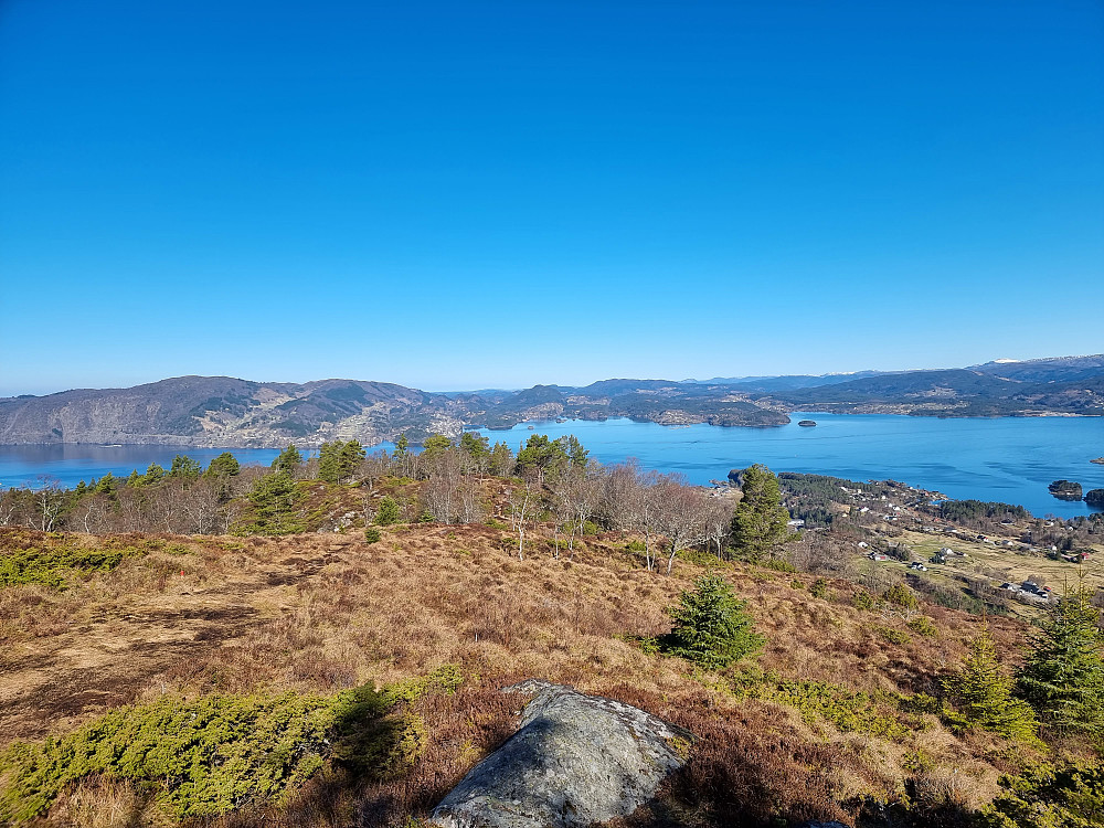 Fra Tirevollsfjellet (Orratuva) mot nordvest. Gladihaug til venstre.