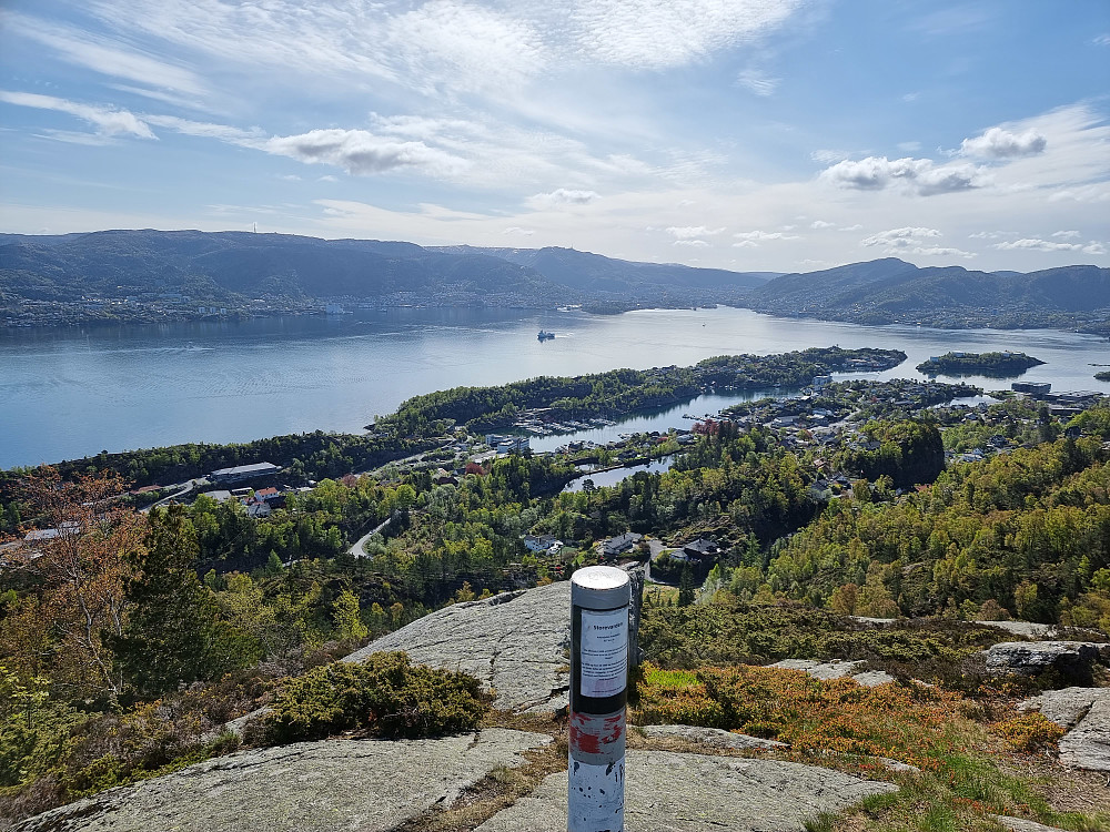 Fra Storevarden. Ulriken bakerst i midten.