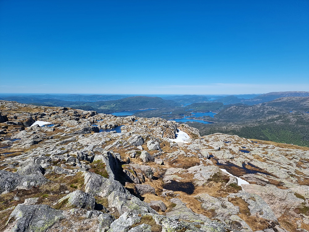 Fra Rispingen mot nordvest. Tveitafjellet i midten.